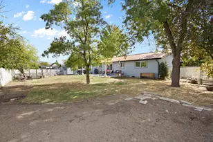 990 Janes Rd, Medford, OR 97501 - Photo 24