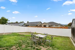 628 Barton Rd, Eagle Point, OR 97524 - Photo 24