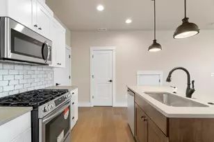 3925 SW Coyote Ave, Redmond, OR 97756 - Photo 6