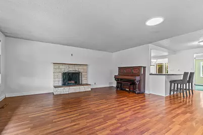 1417 Larkspur Avenue, Medford, OR 97504 - Photo 6