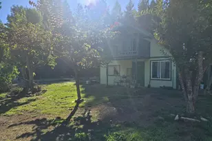 362 Crest Dr, Cave Junction, OR 97523 - Photo 2