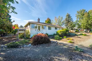 938 Cypress Point Loop, Ashland, OR 97520 - Photo 2