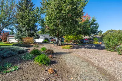 938 Cypress Point Loop, Ashland, OR 97520 - Photo 8