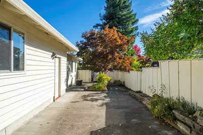 938 Cypress Point Loop, Ashland, OR 97520 - Photo 14