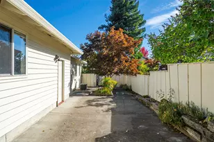 938 Cypress Point Loop, Ashland, OR 97520 - Photo 14
