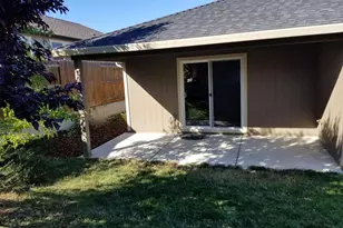 911 Stonewater Dr, Eagle Point, OR 97524 - Photo 8