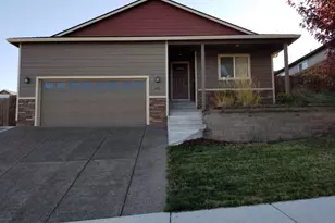 911 Stonewater Dr, Eagle Point, OR 97524 - Photo 1