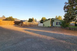 326 E Sage Ln, Culver, OR 97734 - Photo 2