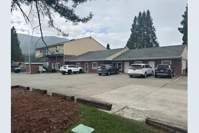 211 Pine Street, Rogue River, OR 97537 - Photo 1