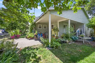 2710 W Stewart Ave, Medford, OR 97501 - Photo 6