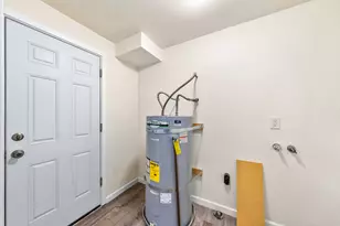 1036 W 12th St, Medford, OR 97501 - Photo 20