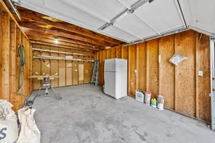 1036 W 12th St, Medford, OR 97501 - Photo 32