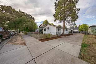 1036 W 12th St, Medford, OR 97501 - Photo 8