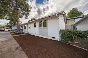 1036 W 12th St, Medford, OR 97501 - Photo 28