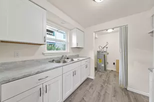 1036 W 12th St, Medford, OR 97501 - Photo 18