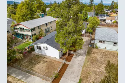 1036 W 12th Street, Medford, OR 97501 - Photo 6