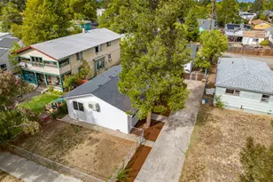 1036 W 12th St, Medford, OR 97501 - Photo 6