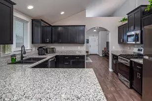 848 Trinity Way, Medford, OR 97501 - Photo 4