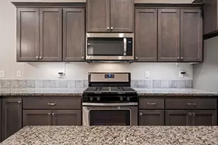 489 NW 29th St, Redmond, OR 97756 - Photo 6