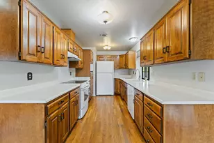 338 Kilborn Dr, Grants Pass, OR 97526 - Photo 8