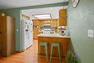 1813 Cascadia St, Medford, OR 97504 - Photo 8