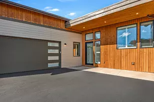 19211 Gateway Loop, Bend, OR 97702 - Photo 4