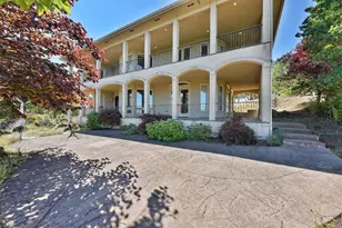 104 Monterey Dr, Medford, OR 97504 - Photo 2