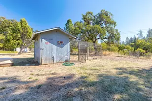 165 Sunbeam Cir, Merlin, OR 97532 - Photo 36