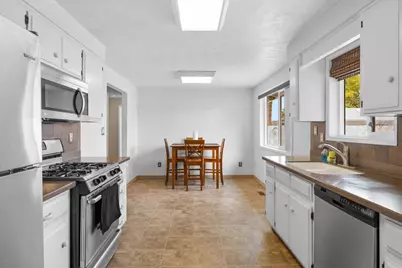 920 N 10th Street, Central Point, OR 97502 - Photo 8