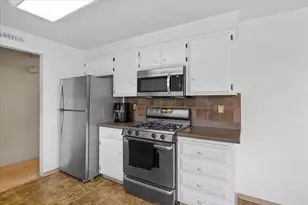 920 N 10th St, Central Point, OR 97502 - Photo 6