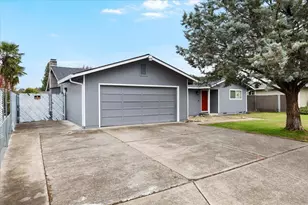 920 N 10th St, Central Point, OR 97502 - Photo 24