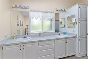 206 NW Creekside Dr, Grants Pass, OR 97526 - Photo 16