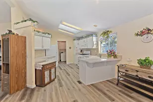 206 NW Creekside Dr, Grants Pass, OR 97526 - Photo 10