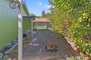 206 NW Creekside Dr, Grants Pass, OR 97526 - Photo 28