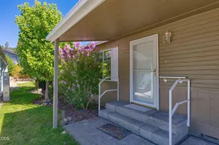 206 NW Creekside Dr, Grants Pass, OR 97526 - Photo 4
