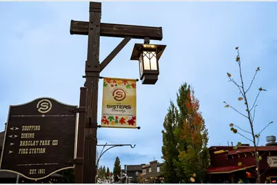 220 W Cascade Avenue, Sisters, OR 97759 - Photo 32