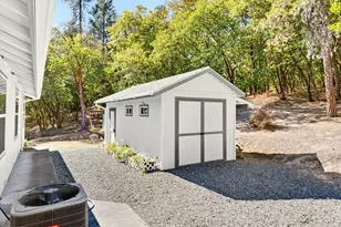 250 Cambridge Dr, Grants Pass, OR 97526 - Photo 30