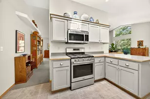 250 Cambridge Dr, Grants Pass, OR 97526 - Photo 8