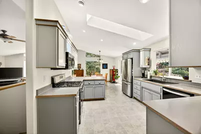 250 Cambridge Drive, Grants Pass, OR 97526 - Photo 6