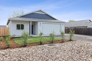 1858 Ingram Ln, Medford, OR 97501 - Photo 4