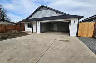 1858 Ingram Ln, Medford, OR 97501 - Photo 2