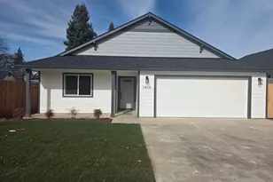 1858 Ingram Ln, Medford, OR 97501 - Photo 1