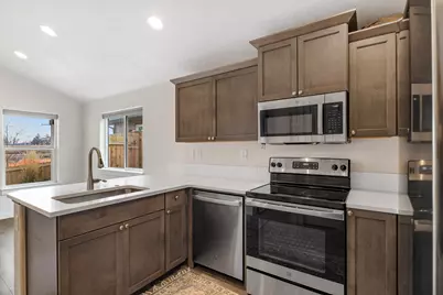 3246 NW 9th Street, Redmond, OR 97756 - Photo 6