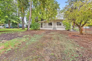335 Tavis Dr, Merlin, OR 97532 - Photo 4