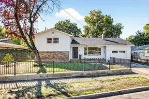610 J St, Medford, OR 97501 - Photo 2