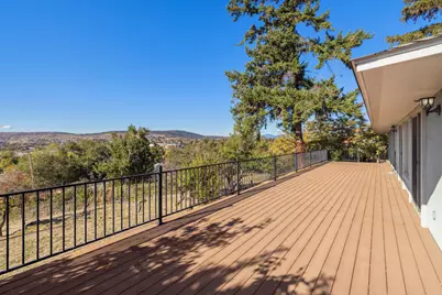 2050 Auburn Street, Klamath Falls, OR 97601 - Photo 2