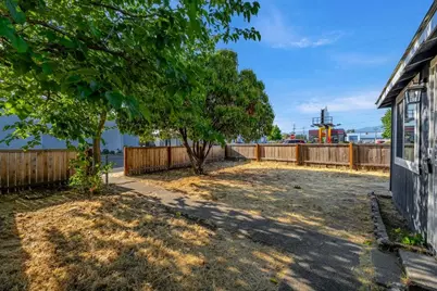 1049 Beatty Street, Medford, OR 97501 - Photo 4
