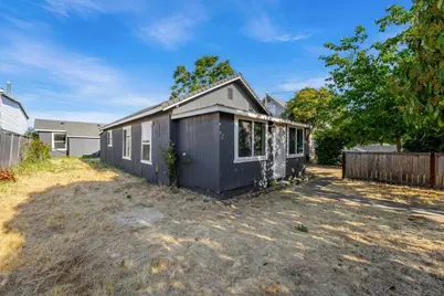 1049 Beatty Street, Medford, OR 97501 - Photo 2