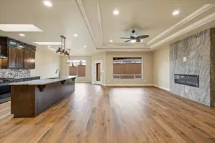 3027 Mt Thielsen Dr, Medford, OR 97504 - Photo 12