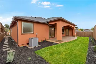 3027 Mt Thielsen Dr, Medford, OR 97504 - Photo 36